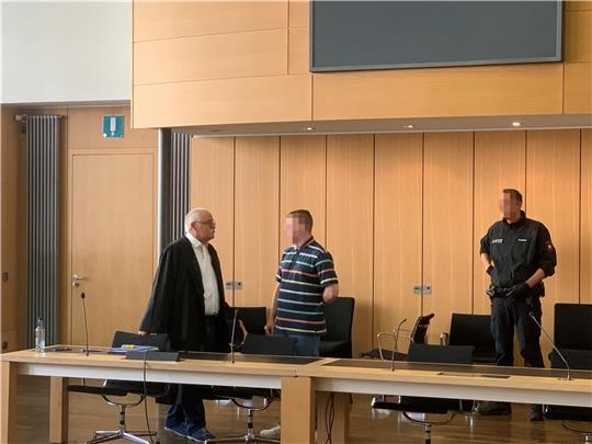 Angeklagt ist ein 23-Jähriger aus Goslar (Mitte). Der Prozess wird kommende Woche im Landgericht fortgesetzt. Foto: Klengel