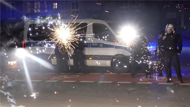 Behördenbeschäftigte oft Beschimpfungen ausgesetzt Angriffe zu Silvester auf Beamte sorgen für Schlagzeilen - doch viele werden auch Opfer von Online-Beleidigungen.