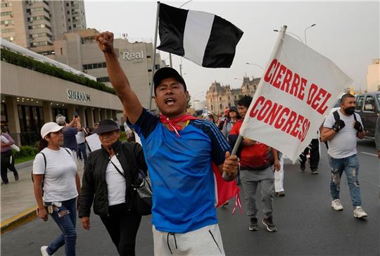 Anhänger des ehemaligen peruanischen Präsidenten Pedro Castillo marschieren in der Hauptstadt Lima.