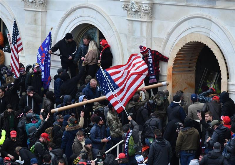 Kapitol-Sturm: 17 Jahre Haft für „Proud Boys”-Anführer Anhänger von Donald Trump stürmen das US-Kapitol.