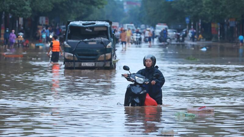 Schwere Flut in Vietnam und Thailand nach Taifun: viele Tote Anhaltender Starkregen bereitet den Behörden Sorgen.