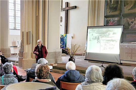 Anhand von Zeitdokumenten und Berichten ehemaliger Gefangener erzählt Firouz Vladi von den Todesmärschen. Foto: Skuza