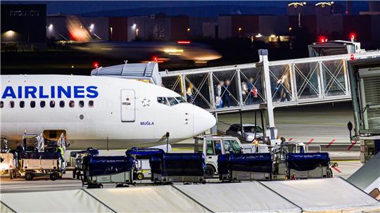 Flug mit Afghanen in Deutschland gelandet Ankunft in der niedersächsischen Landeshauptstadt: In Hannover ist ein Flieger aus Istanbul gelandet.