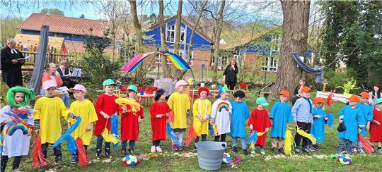 Anlässlich des 20. Geburtstags der Kita St. Trinitatis führen die Kinder das Musical „Kunterbunt" auf. Foto: Hohaus