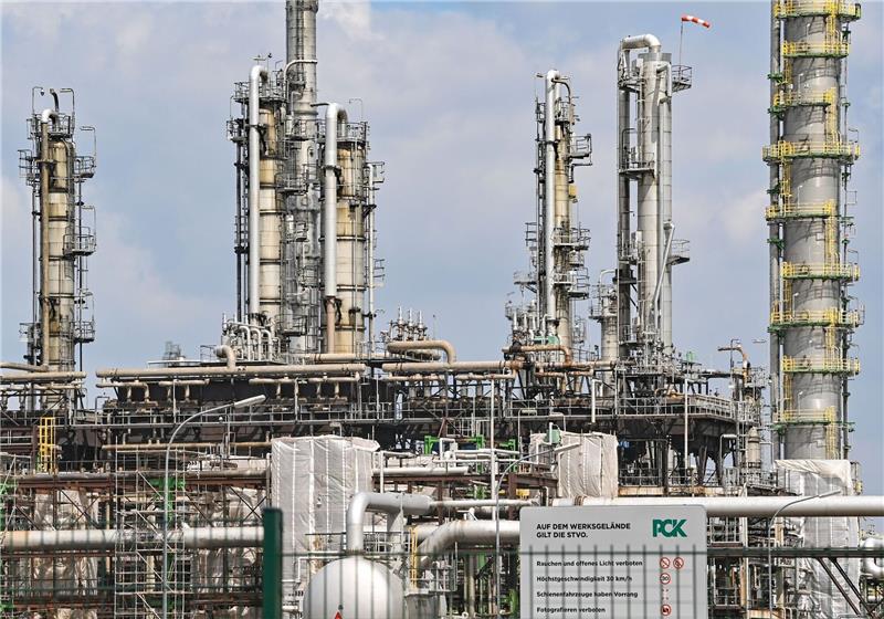 Anlagen auf dem Industriegelände der PCK-Raffinerie GmbH.