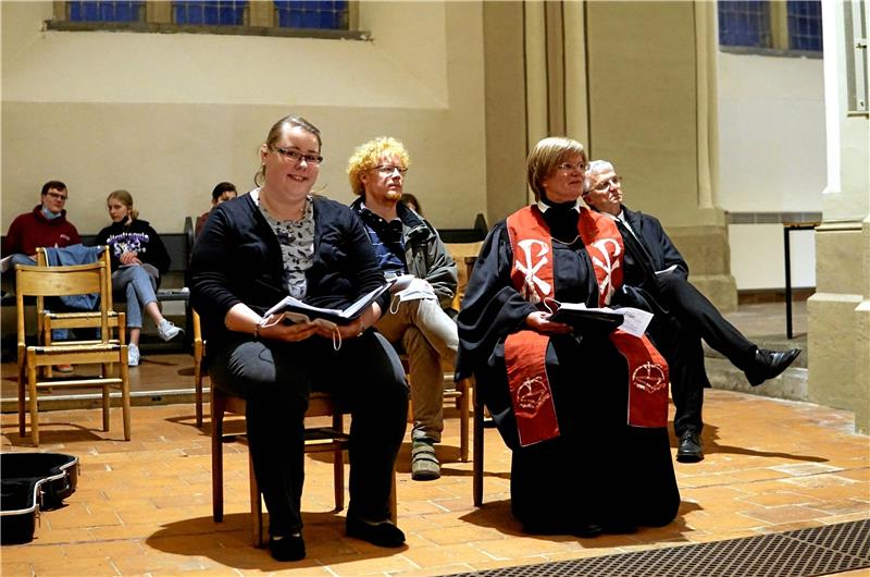 Ann-Kathrin Schirmer als Diakonin im Oberharz eingesegnet Ann-Kathrin Schirmer (links) ist jetzt offiziell Diakonin im Oberharz. Superintendentin Ulrike Schimmelpfeng segnet sie in der St.-Salvatoris-Kirche ein. Foto: Privat
