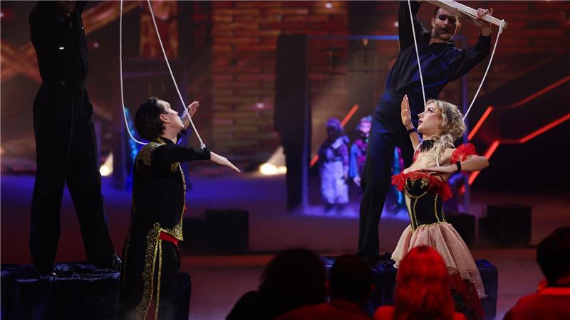 Da tanzen sogar die Puppen: Woitschack gewinnt „Let’s Dance“ Anna-Carina Woitschack griff in ihrem Abschlusstanz die Puppenspieler-Tradition ihrer Familie auf.