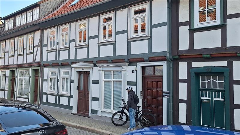 Anna König hat ihr Heim und eine Tischlerei in der Petersilienstraße 13. Ihr Mann fällt früh im Ersten Weltkrieg. Die Aufnahme stammt aus dem Jahr 2023.