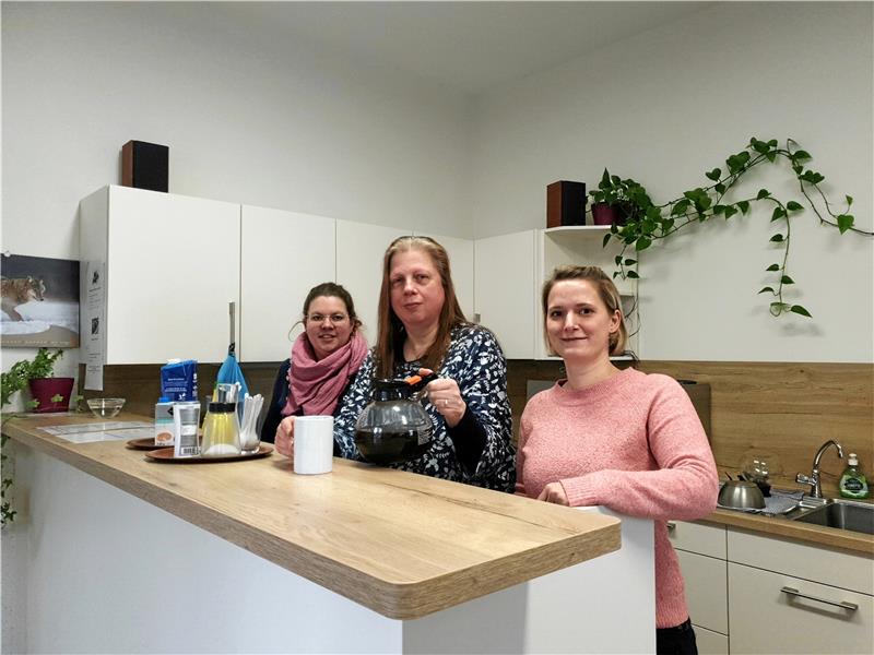 Goslarer Tagestreff Zille sucht neue Ehrenamtliche Anna-Lisa Ehrenberg, Iris Preis und Katrin Wolloscheck (v.l.) freuen sich, neue Gesichter kennenzulernen. Foto: Fricke