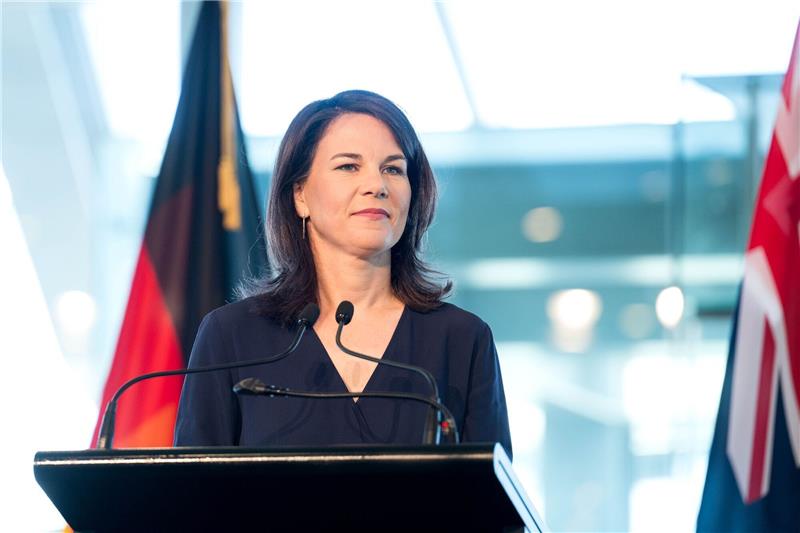 Baerbock schließt Fregatte in Straße von Taiwan nicht aus Annalena Baerbock bei einem Pressestatement im Auckland Museum.