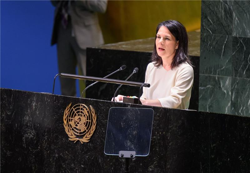 Zwei Jahre Ukraine-Krieg: Scharfe Russland-Kritik in UN Annalena Baerbock spricht bei der Generalversammlung der Vereinten Nationen in New York.