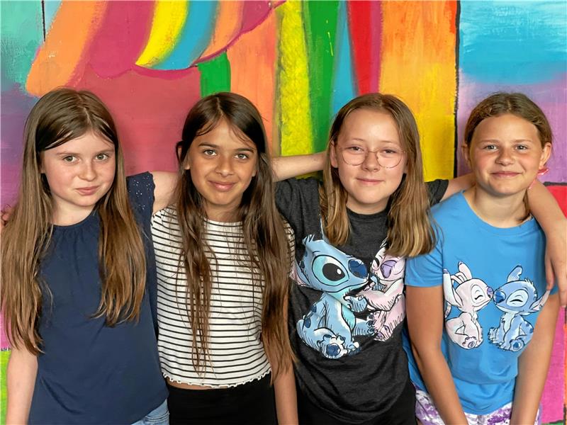 Goslars herziger Start in die Jutta-Schober-Abschiedswoche Annemarie Steuber, Summer Sivasubramaniam, Charlotte Marciniak und Josephine Jeß, 5b. Foto: Privat