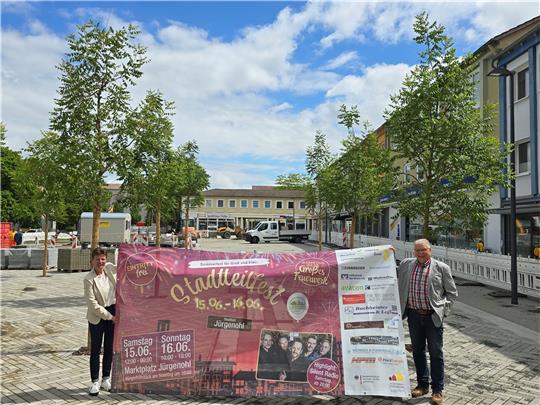 Annett Eine und Claus Roschanski freuen sich auf ihr Stadtteilfest auf dem Jürgenohler Marktplatz. Fotos: Sowa, Epping