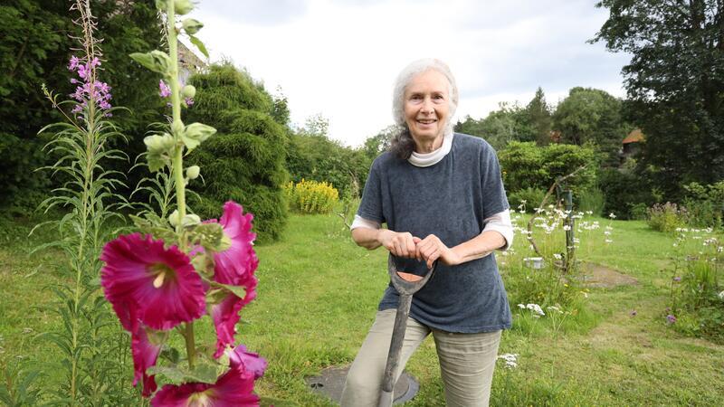 Gartenwettbewerb: Buntenbockerin holt sich Bergwiese nach Hause Annika Makosch aus Buntenbock gewinnt den Gartenwettbewerb des Nabu und setzt sich gegen acht andere Familien durch.