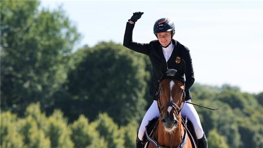 Annika Zillekens jubelt nach einem fehlerfreien Finalritt.