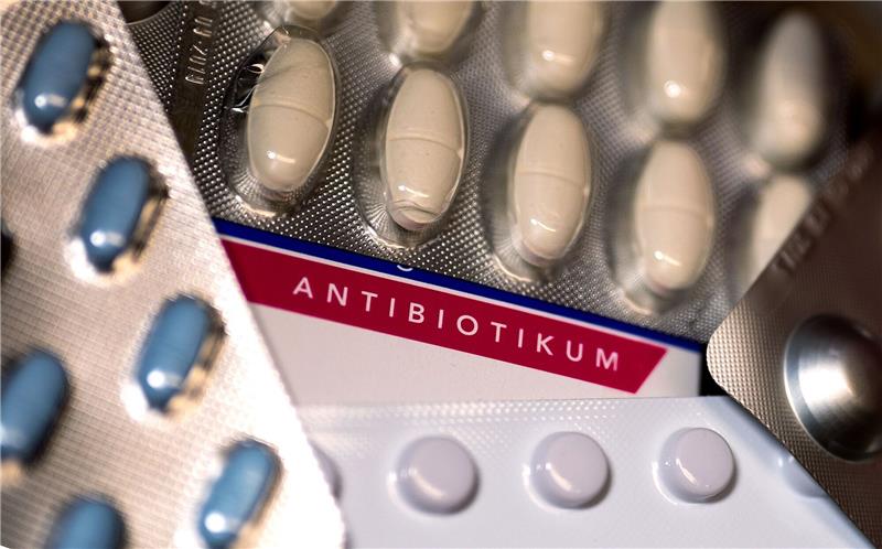 Knappe Antibiotika - ob Notmaßnahmen helfen ist offen Antibiotika werden beispielsweise bei potenziell lebensbedrohlichen bakteriellen Infektionen verschrieben.