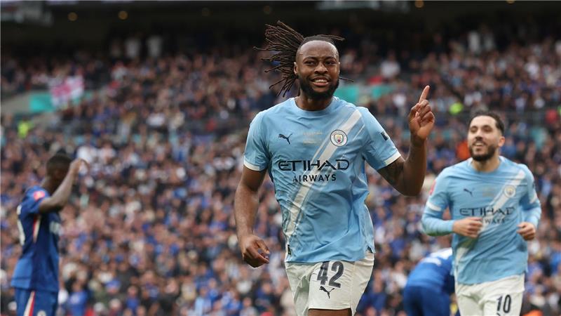 Antoine Semenyo von Manchester City jubelt nach seinem Führungstreffer.