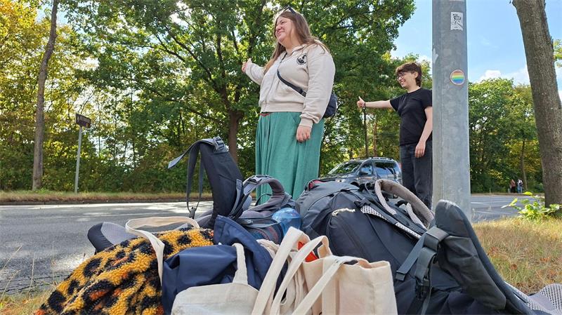„Tramprennen“ nach Rumänien - „Schneller als die Bahn“ Antonina Eliseeva (l.) freut sich darauf, neue Länder zu entdecken.