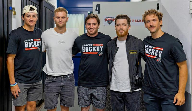 Antrittsbesuch: Andrew Stefura, Adam Gerhardt, Diarmad DiMurro, Daniel Spratek und Ryan Antonakis (v.l.) schauen sich am späten Montagnachmittag schon mal im Wurmbergstadion um. Foto: Drechsler