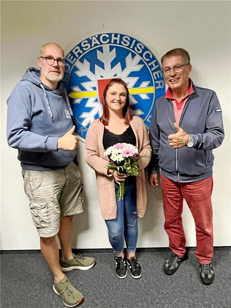 Antrittsbesuch bei der neuen Leiterin des Ski-Internats in Clausthal-Zellerfeld: Franziska Amting wird vom scheidenden Skiverband-Präsidenten Andreas Naeschke (re.) und dessen möglichen Nachfolger Jens Ackermann begrüßt. Foto: Privat