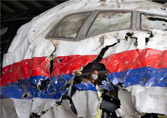Anwälte und Kläger fordern Gerechtigkeit für die 298 Opfer der abgeschossenen MH17.