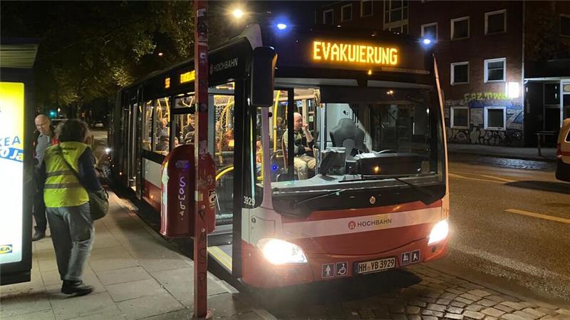 Weltkriegsbombe in Hamburger Ausgehviertel entschärft Anwohner mussten die Sperrzone verlassen.