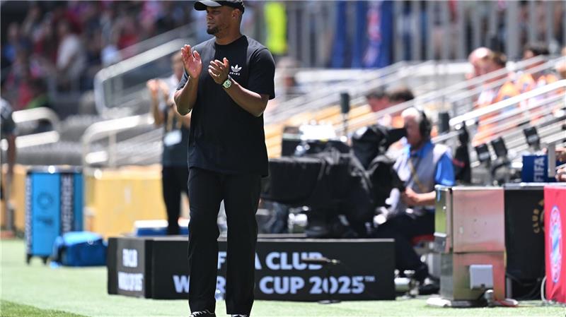 Musialas Comeback-Show und weitere „schöne Geschichten“ Applaus für seine torhungrigen Spieler: Vincent Kompany.
