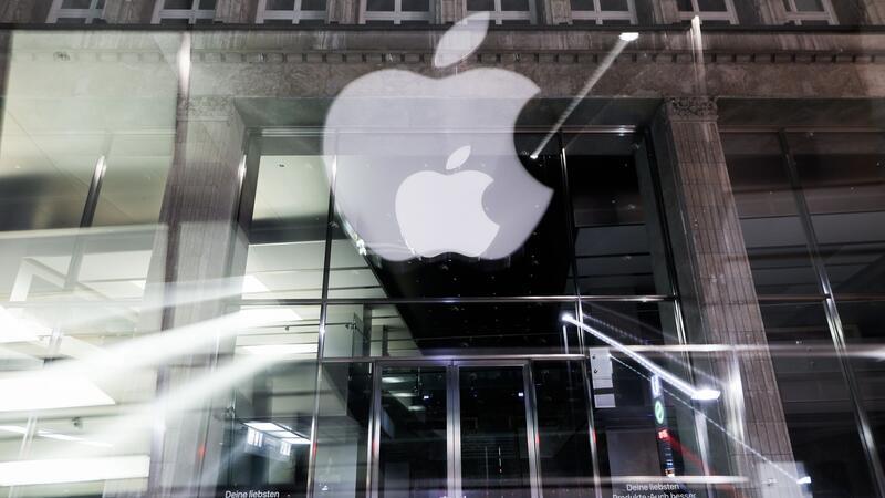Apple ändert seine Geschäftspraxis: Die App-Macher können direkt in den Anwendungen Angebote bewerben und die Nutzer mit Weblinks zu Websites sowie zu anderen App-Plattformen leiten.