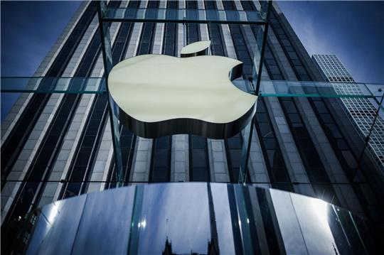 Apple wurde im vergangenen Jahr nach Berechnungen von Marktforschern erstmals zum weltgrößten Smartphone-Anbieter und löste den langjährigen Spitzenreiter Samsung ab.