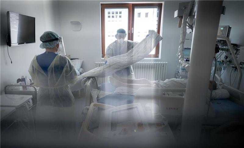Krankenhausreform? Kliniken wollen zunächst Finanzhilfen Arbeit auf einer Intensivstation. Die Pläne zur Krankenhausreform sehen bundesweit eine einheitliche Einteilung der Kliniken in drei Stufen vor, mit entsprechender Förderung.