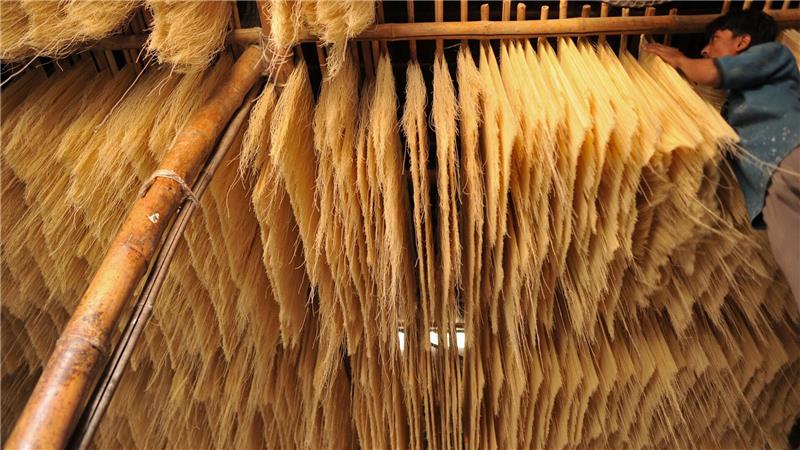 Arbeit in der Nudelfabrik