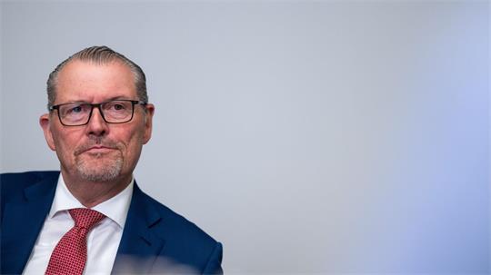 Arbeitgeberpräsident Rainer Dulger Dulger sieht bei den politischen Rändern mit extrem rechts und extrem links „keine Lösungsansätze“. 