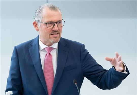 Arbeitgeberpräsident Rainer Dulger spricht bei einer Jahrestagung.