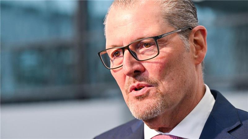 Arbeitgeber kritisieren Pläne der Regierung zur Tariftreue Arbeitgeberpräsident Rainer Dulger stemmt sich gegen das Tariftreuegesetz. (Archivbild)