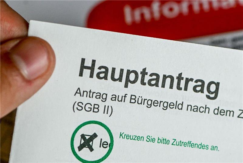 Zahl der Arbeitslosen sinkt im September leicht «Arbeitslosigkeit und Unterbeschäftigung nehmen zwar ab, jedoch weniger als in einem September üblich», heißt es aus der Bundesagentur für Arbeit.