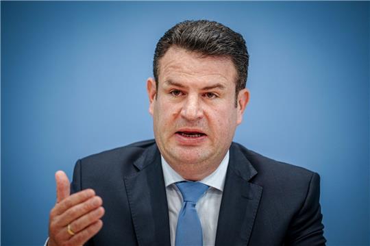 Arbeitsminister Hubertus Heil kündigte eine spürbare Erhöhung des Bürgergelds an.