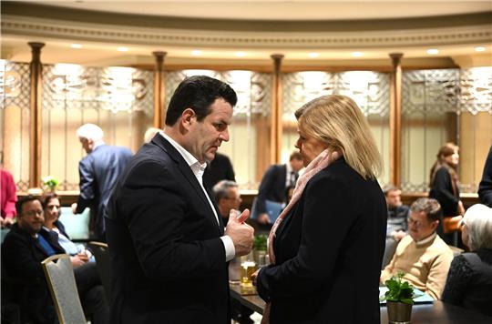 Arbeitsminister Hubertus Heil (l) und Innenministerin Nancy Faeser (beide SPD) sind in Kanada, um sich über das dortige Einwanderungsrecht zu informieren.