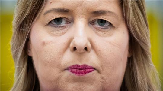 Arbeitsministerin Bärbel Bas (SPD) hält trotz der Kritik der Arbeitgeber am Tariftreuegesetz fest. (Archivbild)