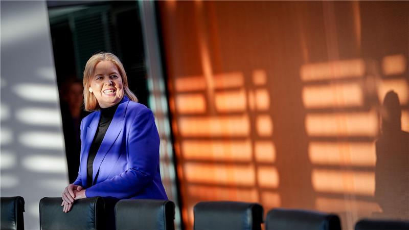 Arbeitsministerin Bärbel Bas hat einige Vorlagen im Kabinett.