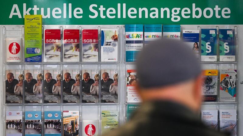Arbeitsvermittlung in Deutschland - online oder mit Flyern?