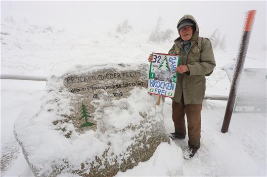 Archivfoto: Der bekannte Rekordwanderer "Brocken Benno" feiert in jedem Jahr die damalige Brockenöffnung (Foto: Matthias Bein).