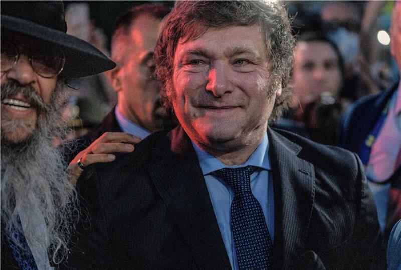 Neue argentinische Regierung kündigt hartes Sparprogramm an Argentiniens Präsident Javier Milei hatte die Wahl mit radikalen Forderungen nach einer wirtschaftlichen und politischen Kehrtwende gewonnen.