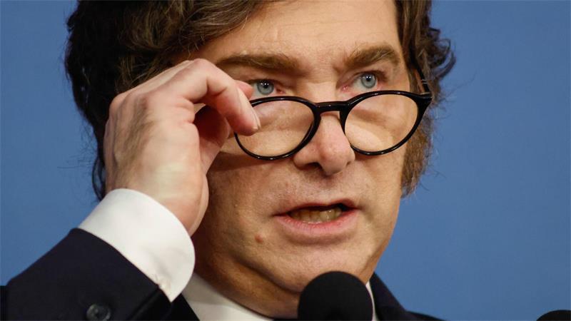 Argentiniens Präsident Javier Milei will mit einem Dekret gegen Ausländer vorgehen, die „Hassbotschaften“ gegen das südamerikanische Land verbreiten. (Archivbild)