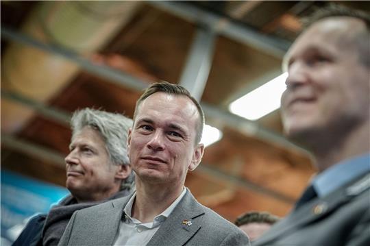 Arlt, der Berufssoldat ist und einen Teil seiner Ausbildung in Schweden absolviert hat, plädiert dafür, sich an der dortigen Praxis zu orientieren.