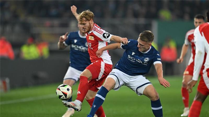 Union Berlin fliegt nach 0:2 in Bielefeld aus dem Pokal Arminia und Union lieferten sich packende Zweikämpfe.