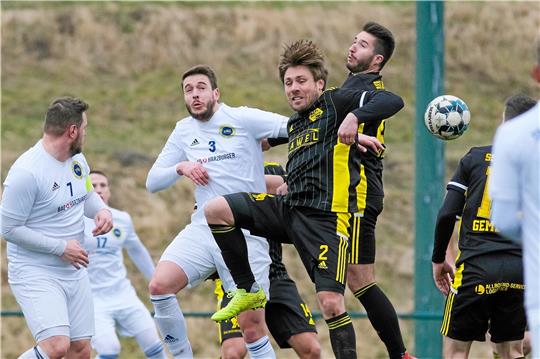 Arne Düber (2. v. li.) und die TSG Bad Harzburg werden in der kommenden Saison von Hannes Deicke trainiert. Foto: Drechsler