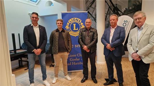 Arne Jordt, Dominik Werner, Dr. Klaus-Dieter John, Ralf Nehmzow und Stefan Scheele (v.l.) vor dem Vortrag im Kreishaus.