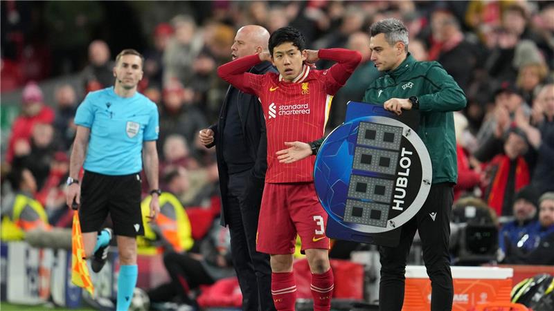 Liverpool-Coach nach Aus: Müssen über neuen Modus nachdenken Arne Slot bracht am Ende auch Ex-VfB-Kapitän Wataru Endo, doch das Aus konnte auch der Japaner nicht mehr verhindern.