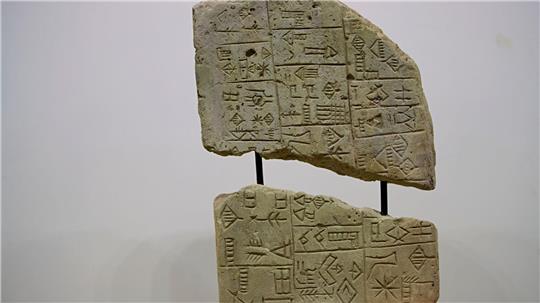 Artefakte wie dieser Steintafeln wurden in den vergangenen Jahren zurück in den Irak geholt. (Archivbild)