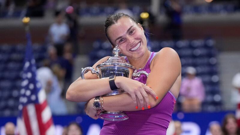 „Mental am Limit“: Sabalenka krönt emotionales Jahr Aryna Sabalenka feiert ihren ersten Sieg bei den US Open.